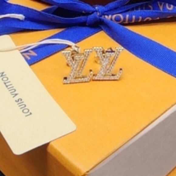 NWT Louis Vuitton Iconic Crystal Initiales Earrings Gold Authentic - GI… - Picture 3 of 16